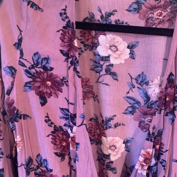 American Eagle Outfitters Floral Print Top Size M - Picture 4 of 8